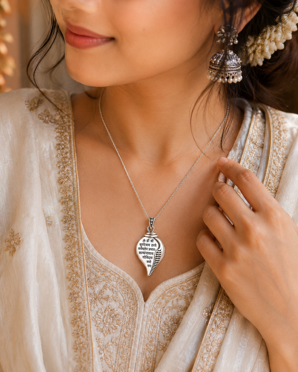 Shri Krishna Mantra Raksha Kavach Shankh (With Chain)
